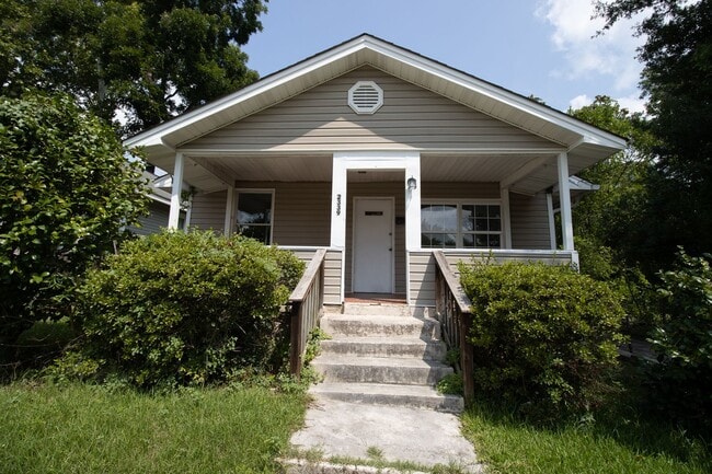 Building Photo - Charming 3 Bedroom, 1.5 Bath - Available Now!