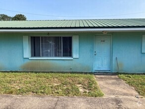 Building Photo - 590 Florosa Ct