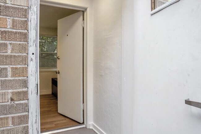 Foto del edificio - 1364 Lafayette St