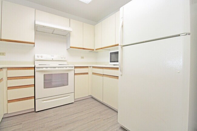 Foto del edificio - Spacious Adam's Point Condo Available NOW!