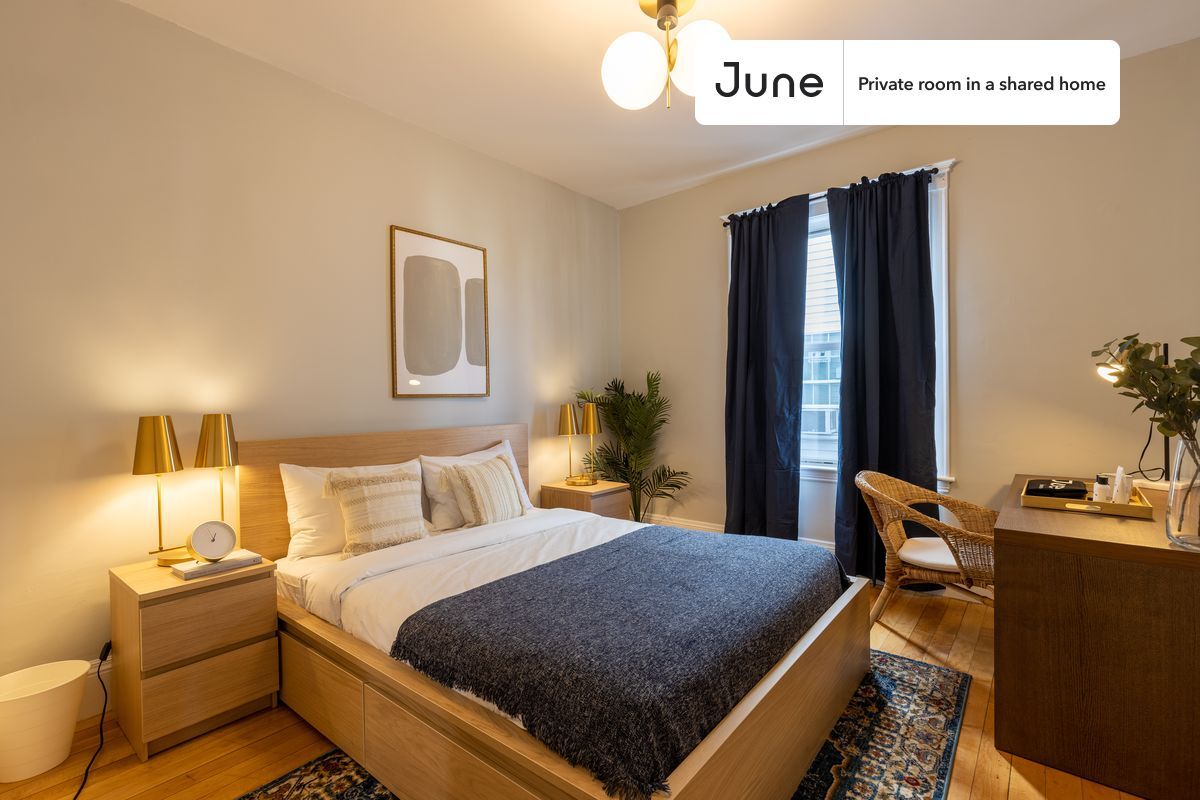 Foto principal - Private bedroom in 4 bed/2 bath Home