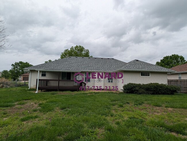 Building Photo - Spacious 3 Bedroom Home!