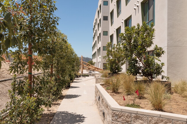 Building Photo - Woodlake Apartments