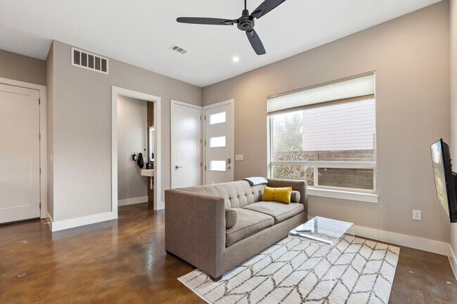 Foto del edificio - 4706 Santa Anna St