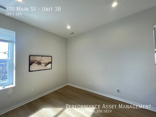 Building Photo - Darling Downtown Racine 1br loft
