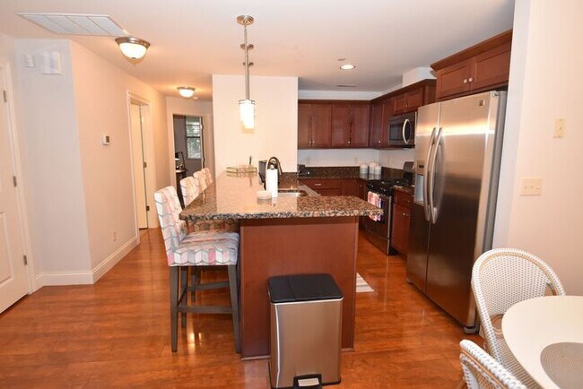 Building Photo - 3 bedroom 2 bath Ivy Quad Townhouse for lease