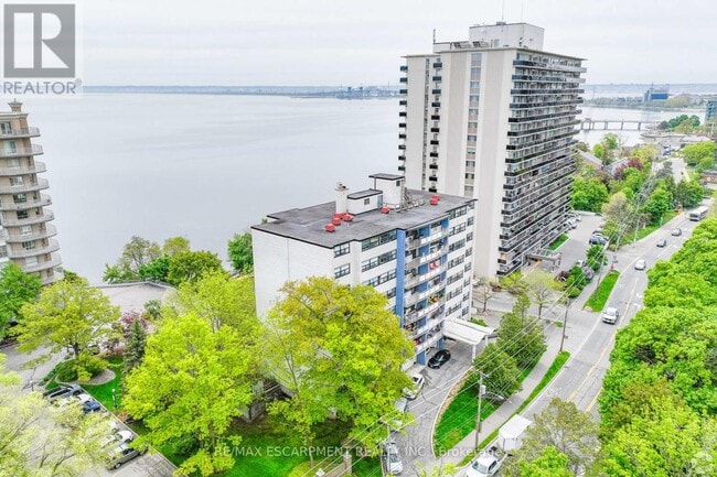 Building Photo - 2170-2170 Lakeshore Rd.