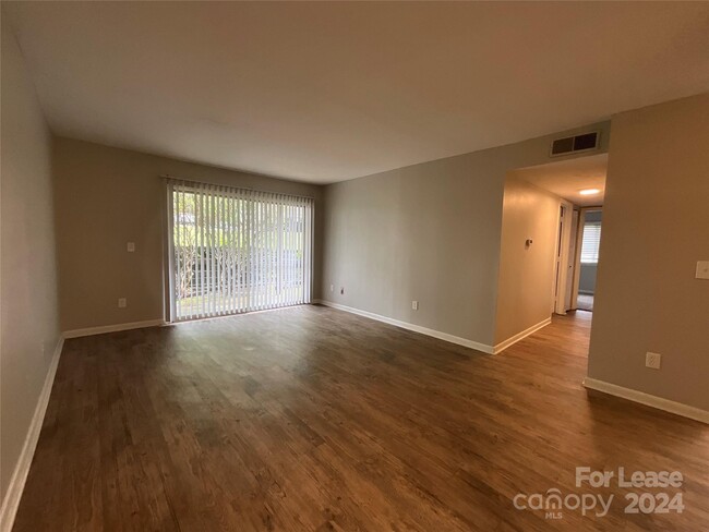 Building Photo - 415 Orchard Trace Ln