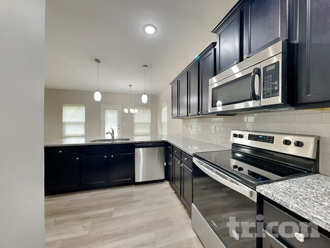 Foto del edificio - 3225 Ainsley Woods Dr