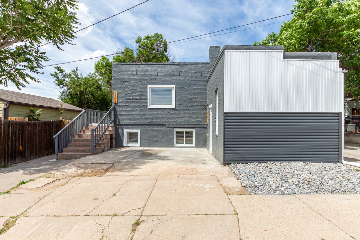Primary Photo - 3315 E 38th Ave