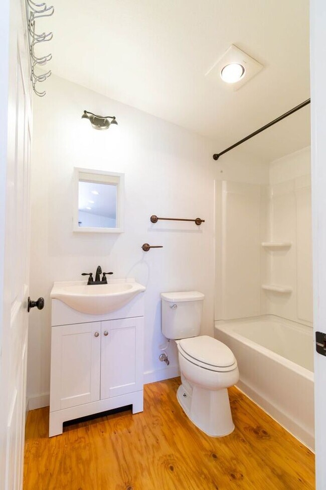 Foto del edificio - Beautiful ADU Studio Apt! With washer, dryer and AC in unit!