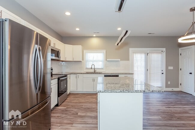 Foto del edificio - 6806 Fieldvale Pl