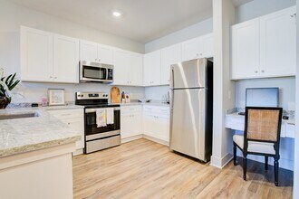 Building Photo - Mid-town Row