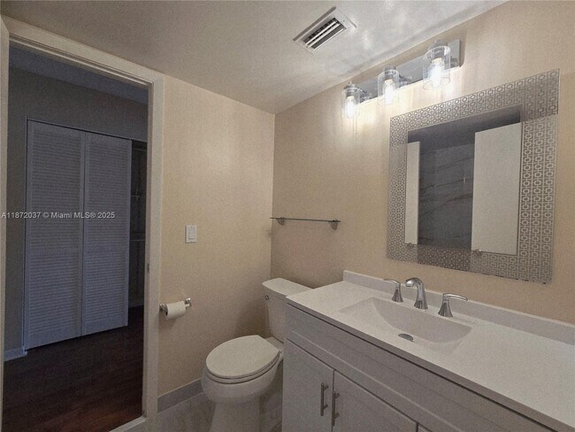 Foto del edificio - 204 Foxtail Dr