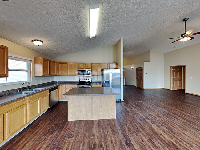 Foto del edificio - 1121 Streamside Dr