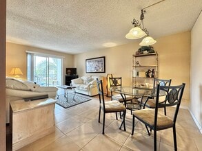 Building Photo - 2515 NE 2nd Ct