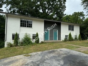 Building Photo - 806 Forest Dale Ln