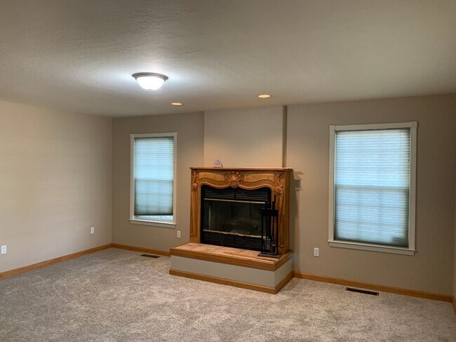 Foto del edificio - 4 Bedroom House with Great Floor Plan Clos...