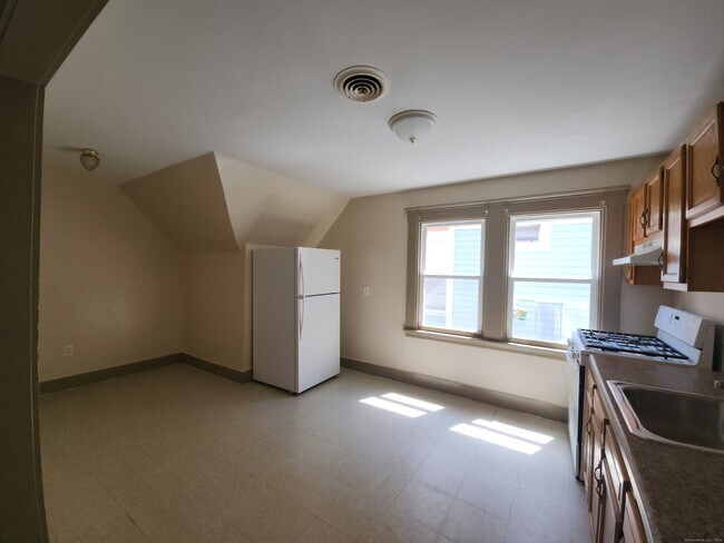 Building Photo - 64 Ellsworth Ave