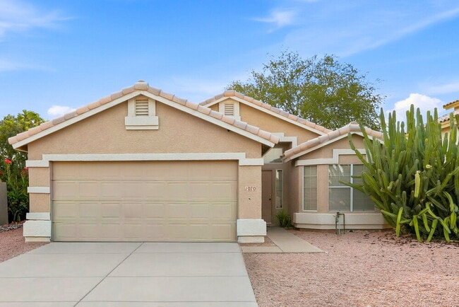 Building Photo - 1070 N Robins Way