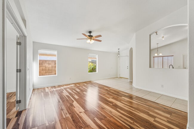 Foto del edificio - 6978 W Kings Ave