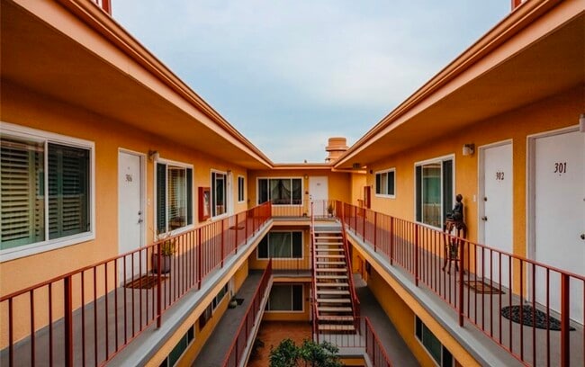 Building Photo - 382 Coronado Ave