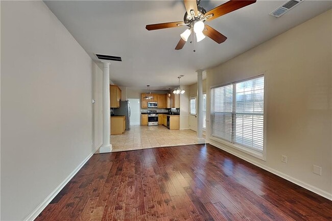 Foto del edificio - 500 Cottonwood Close