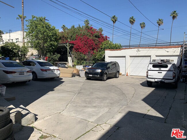 Foto del edificio - 120 N Berendo St