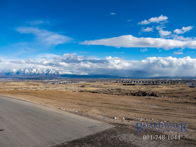 Foto del edificio - Stunning West Jordan Townhome with Upcomin...