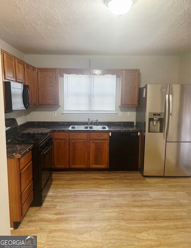 Foto del edificio - 557 Crestridge Ct