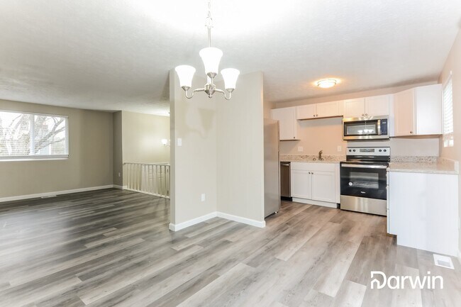 Building Photo - 5401 Pappas Dr, Indianapolis, IN 46237