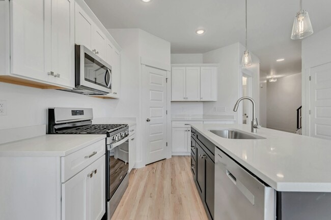 Building Photo - 672 S 4500 S
