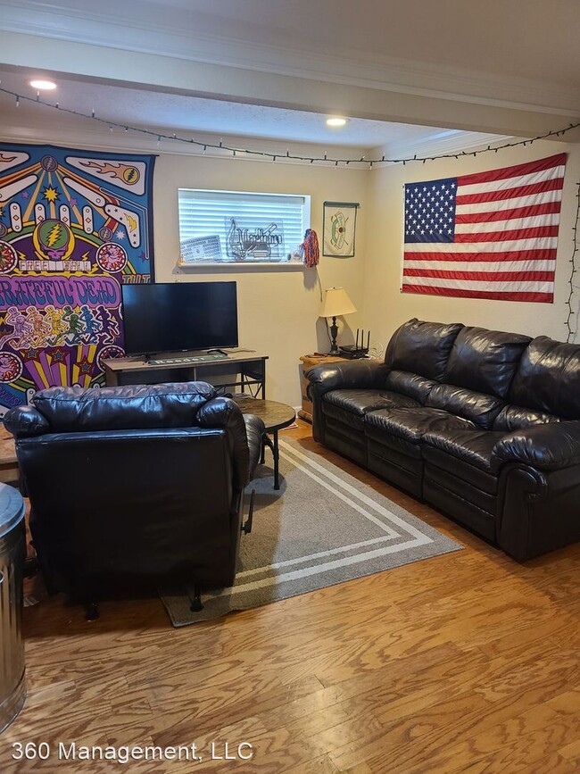 Building Photo - 3 br, 2 bath House - 245 E. Glenn Avenue U...