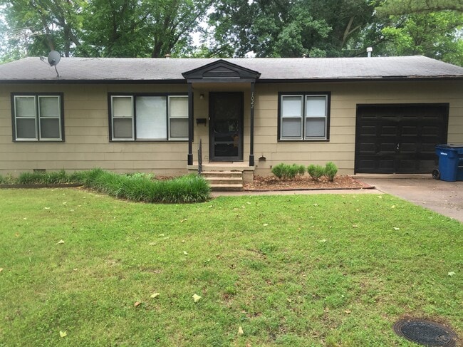 Building Photo - 1022 S Stanley St