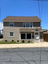 Building Photo - 212 Cherry St