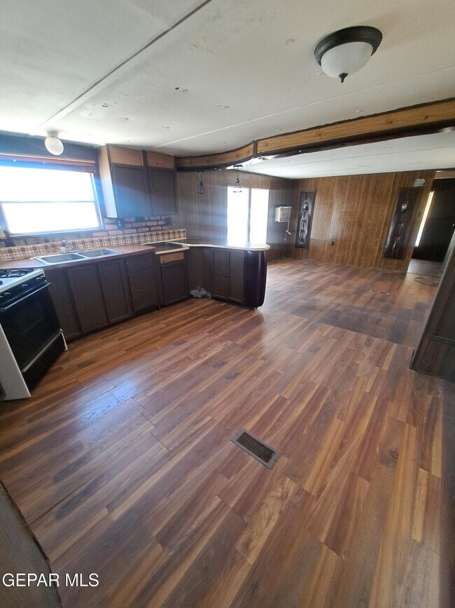 Foto del edificio - 905 NE Camp St