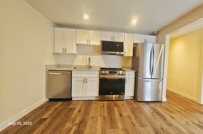 Building Photo - Modern  Studio, 1 Bath in Prime Roosevelt ...
