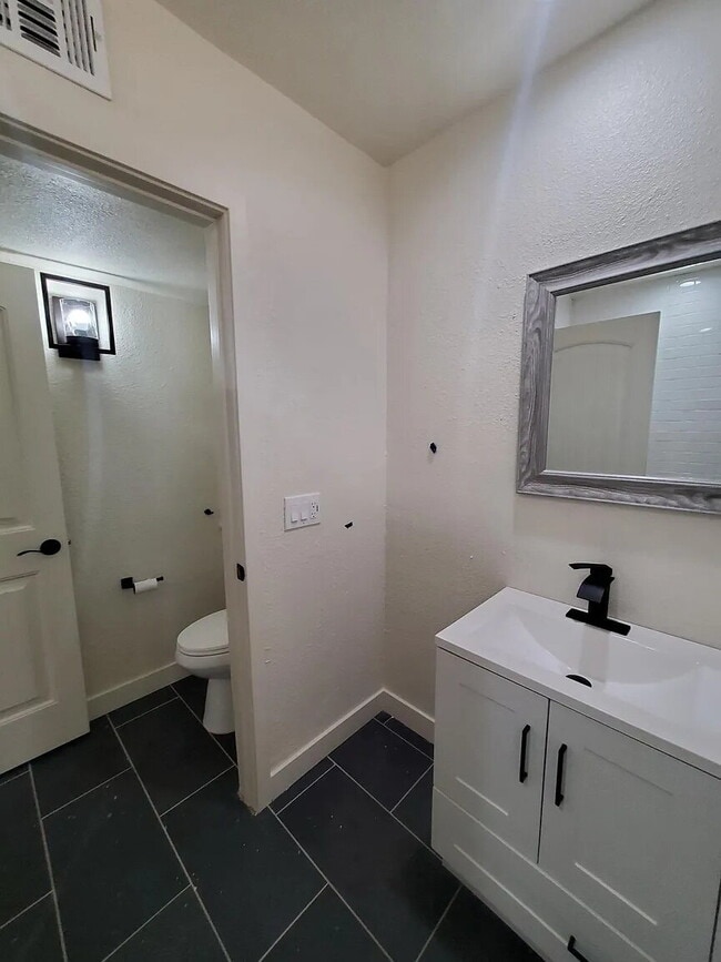 Building Photo - CHARMING 1-BEDROOM HOME NEAR DOWNTOWN GLENDALE