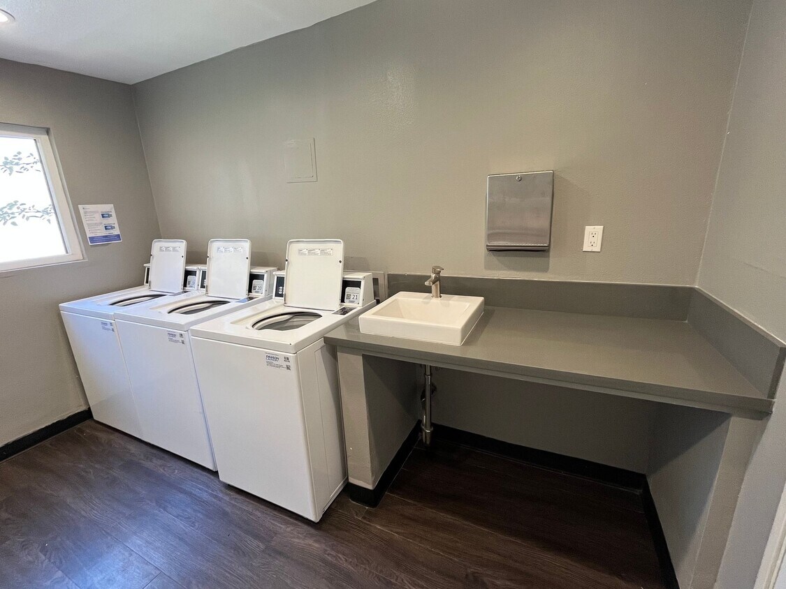 Foto del edificio - 5405 Lindley Avenue