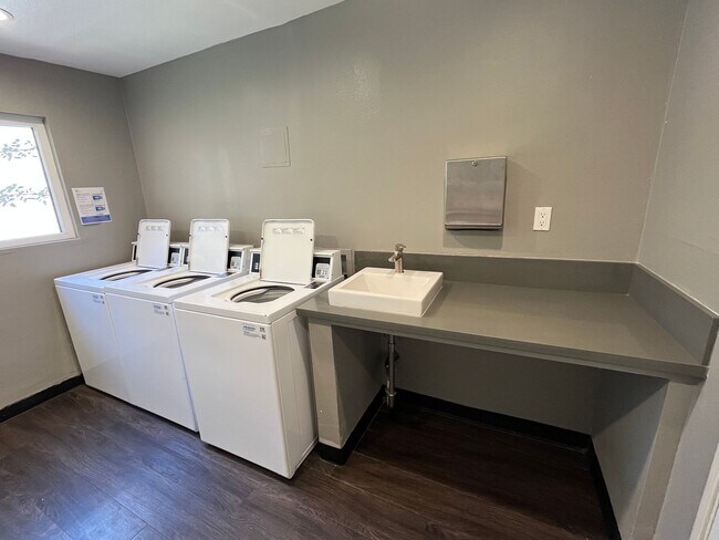 Foto del edificio - 5405 Lindley Ave