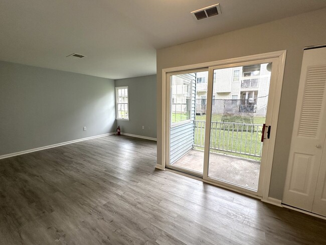 Building Photo - 2 bedroom, 1 bathroom