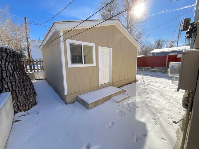 Building Photo - 2 Bedroom Home Available Near E Platte Ave...