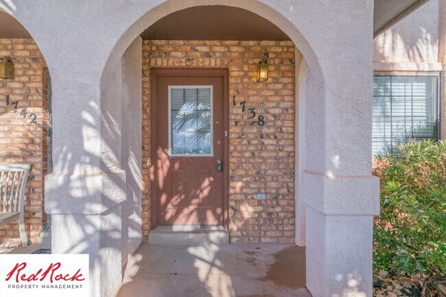 Foto del edificio - Charming 2 Bedroom Townhome