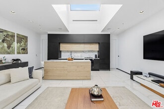 Building Photo - 1253 N Sweetzer Ave