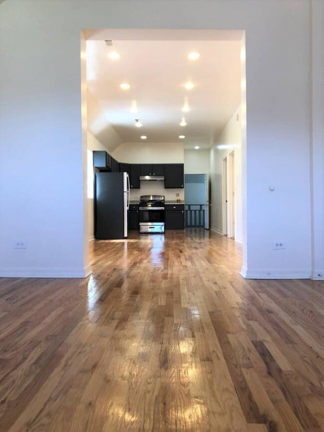 Photo - 5906 S La Salle St Apartment