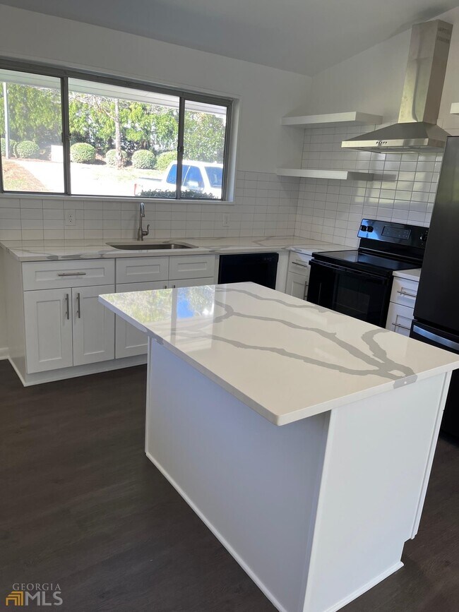 Foto del edificio - 6215 Hunting Creek Rd NE