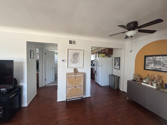 Foto del edificio - 219 W 12 Mile Rd