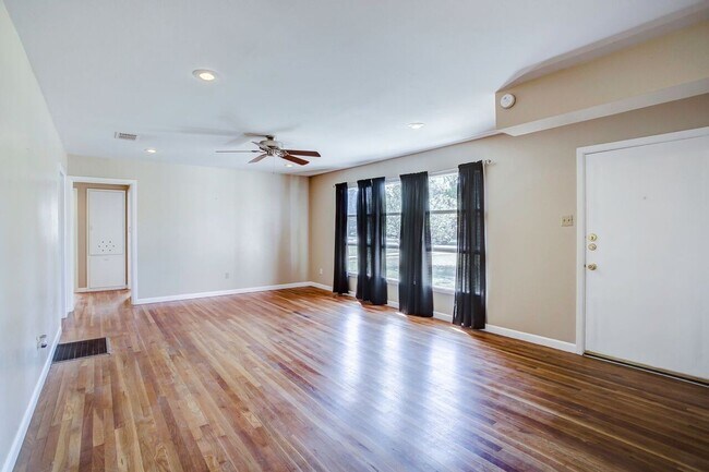 Foto del edificio - Nice Home in Established Area