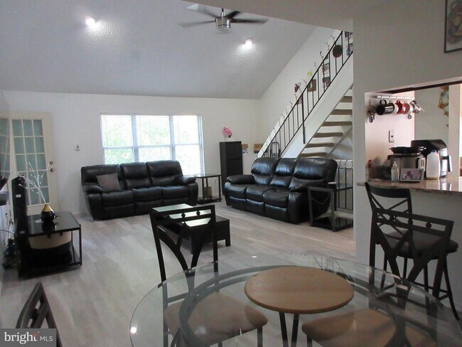 Foto del edificio - 2702B Tarnbrook Dr