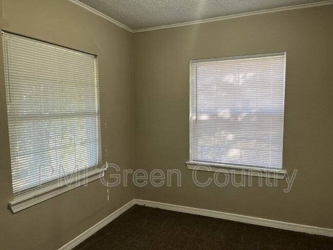 Building Photo - 408 S 48th W Ave